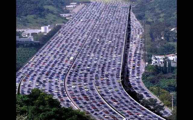 huge-highway-full-of-cars1.jpg