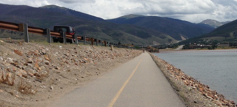 In this section of the Swan Loop, the rec path is now on the other side of a divider from the road.